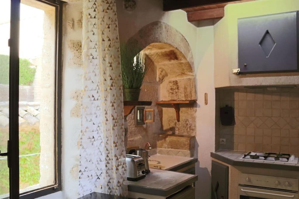 Entre Uzes Et Le Pont-Du-Gard Le Logis D'Autrefois Apartamento Castillon-du-Gard Exterior foto