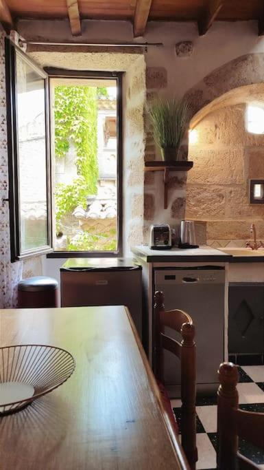 Entre Uzes Et Le Pont-Du-Gard Le Logis D'Autrefois Apartamento Castillon-du-Gard Exterior foto